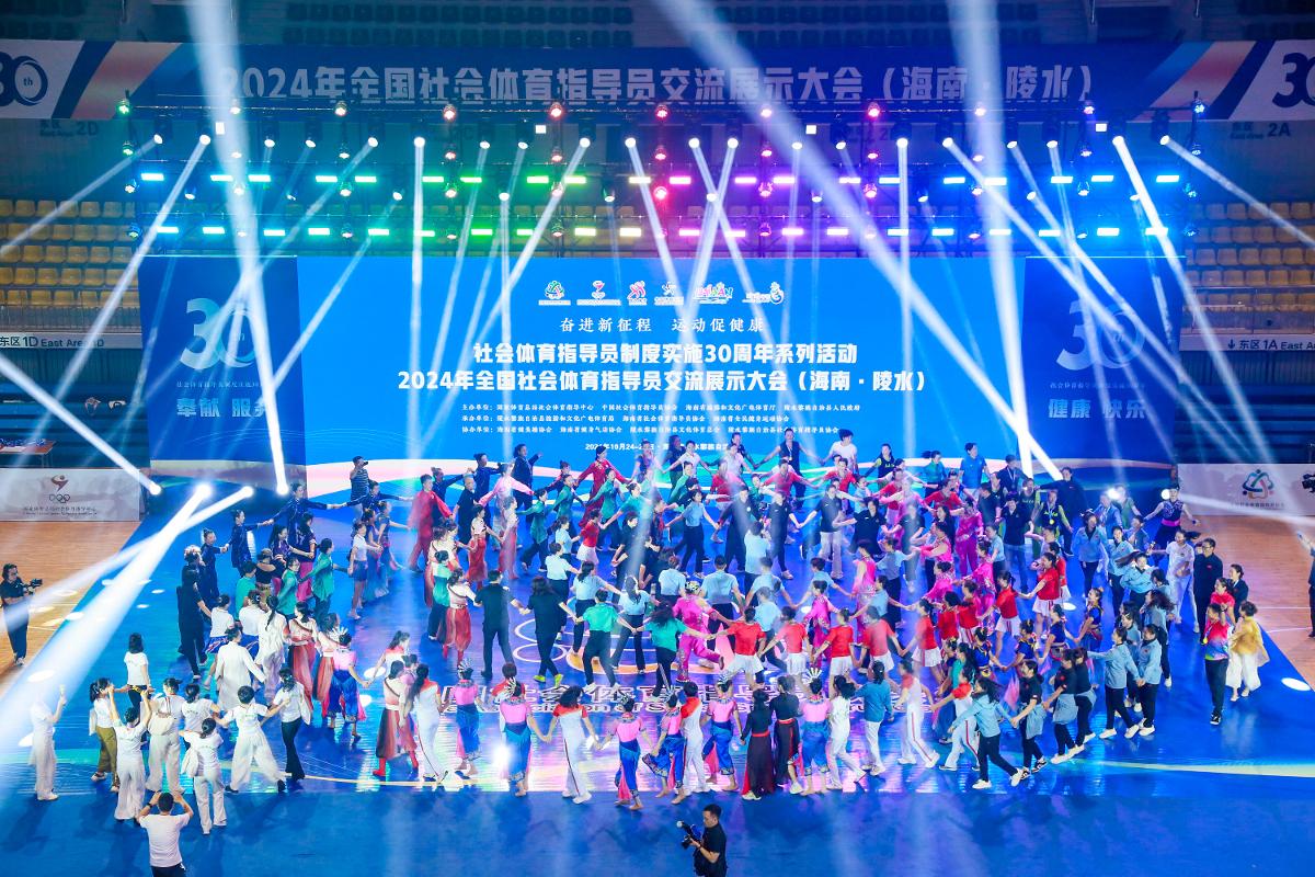 成都蓉城主帅徐正源获三年大合同，球队获亚冠资格，有望争夺双冠，球迷期待新赛季表现。